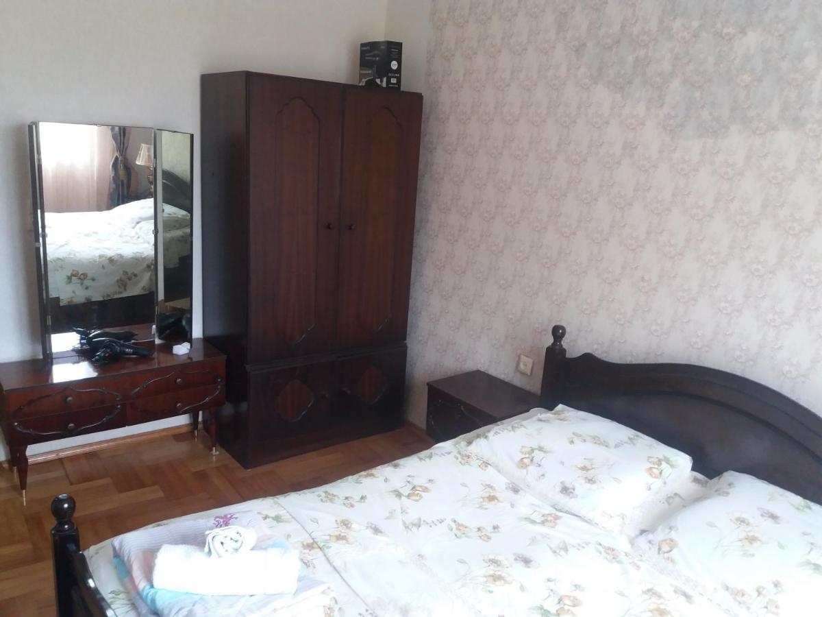 Marina House Appartement Batoemi Buitenkant foto