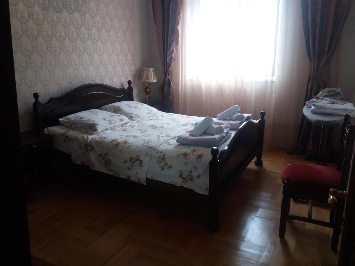 Marina House Appartement Batoemi Buitenkant foto