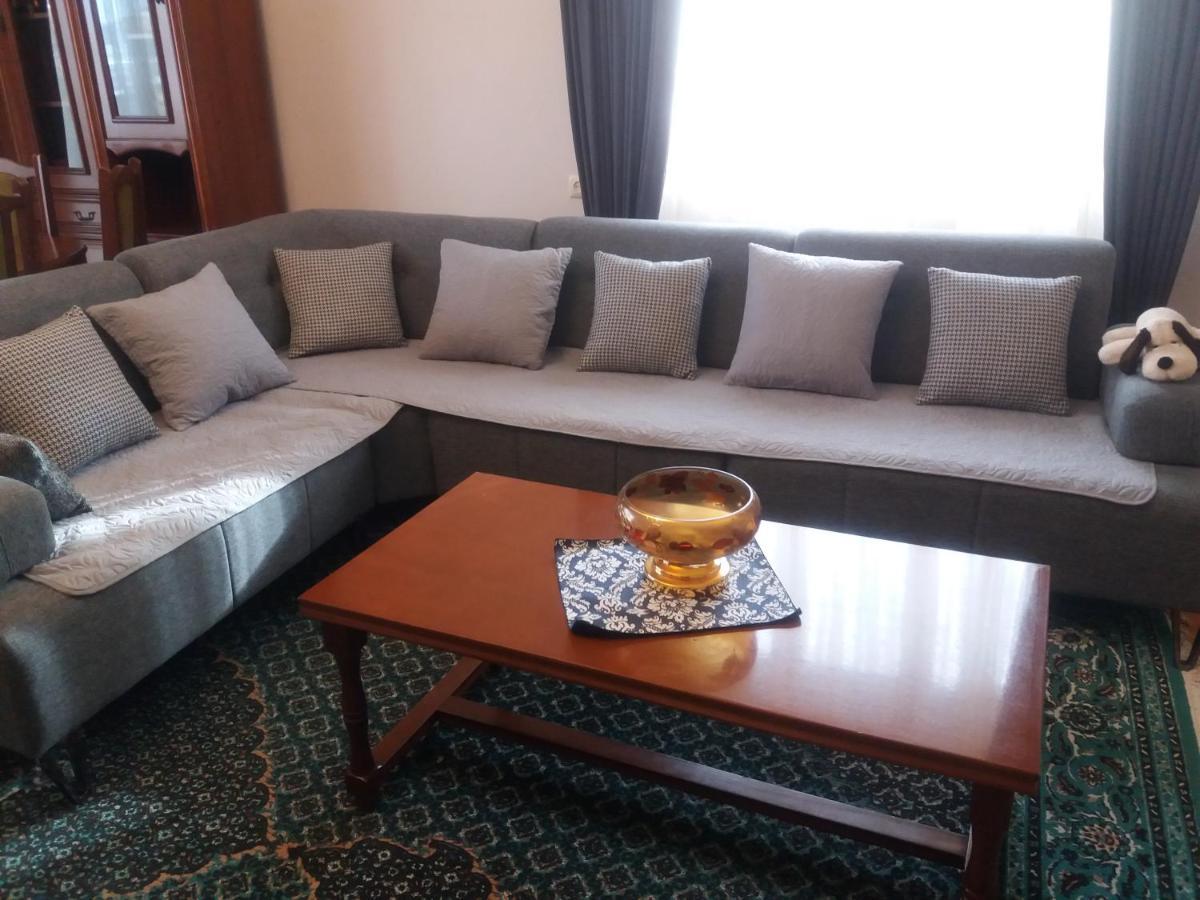 Marina House Appartement Batoemi Buitenkant foto