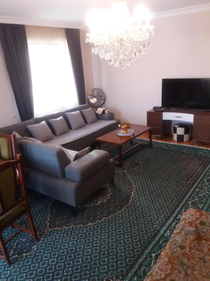 Marina House Appartement Batoemi Buitenkant foto